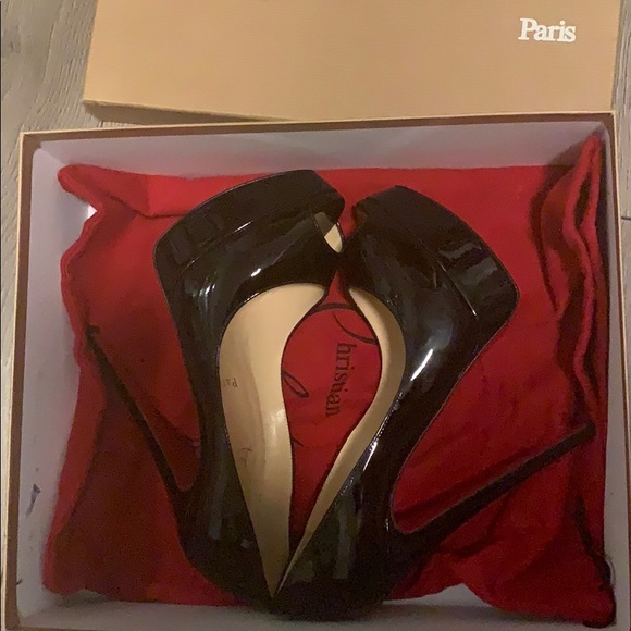 Christian Louboutin - Picture 3 of 5